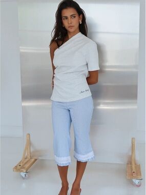 Mode Mischief Cold Shoulder Tee Never Worn in Snow Grey / Blue